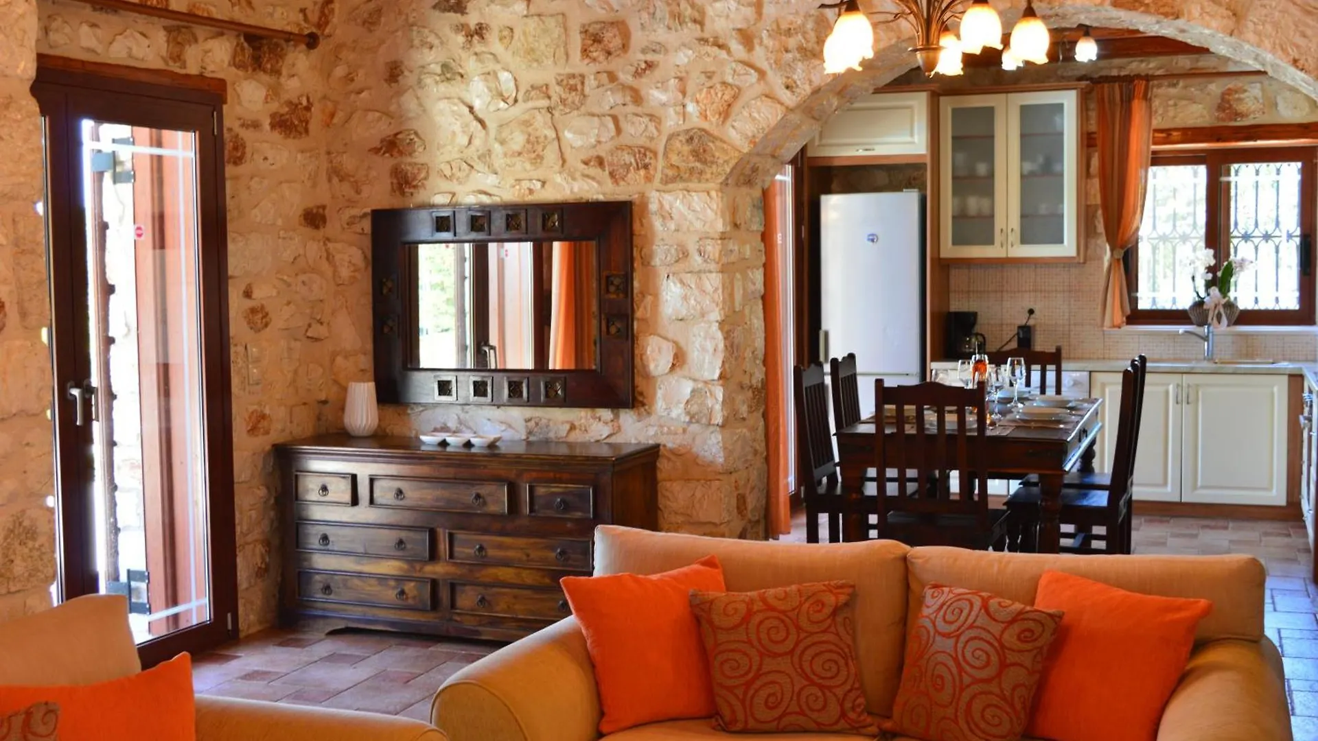 Julieta Stone Villa Antipata