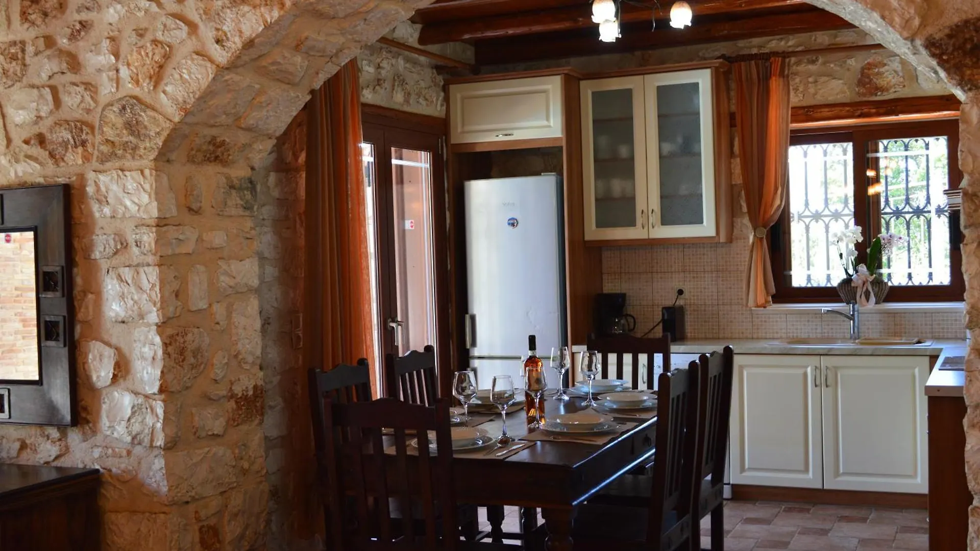 Julieta Stone Villa Antipata
