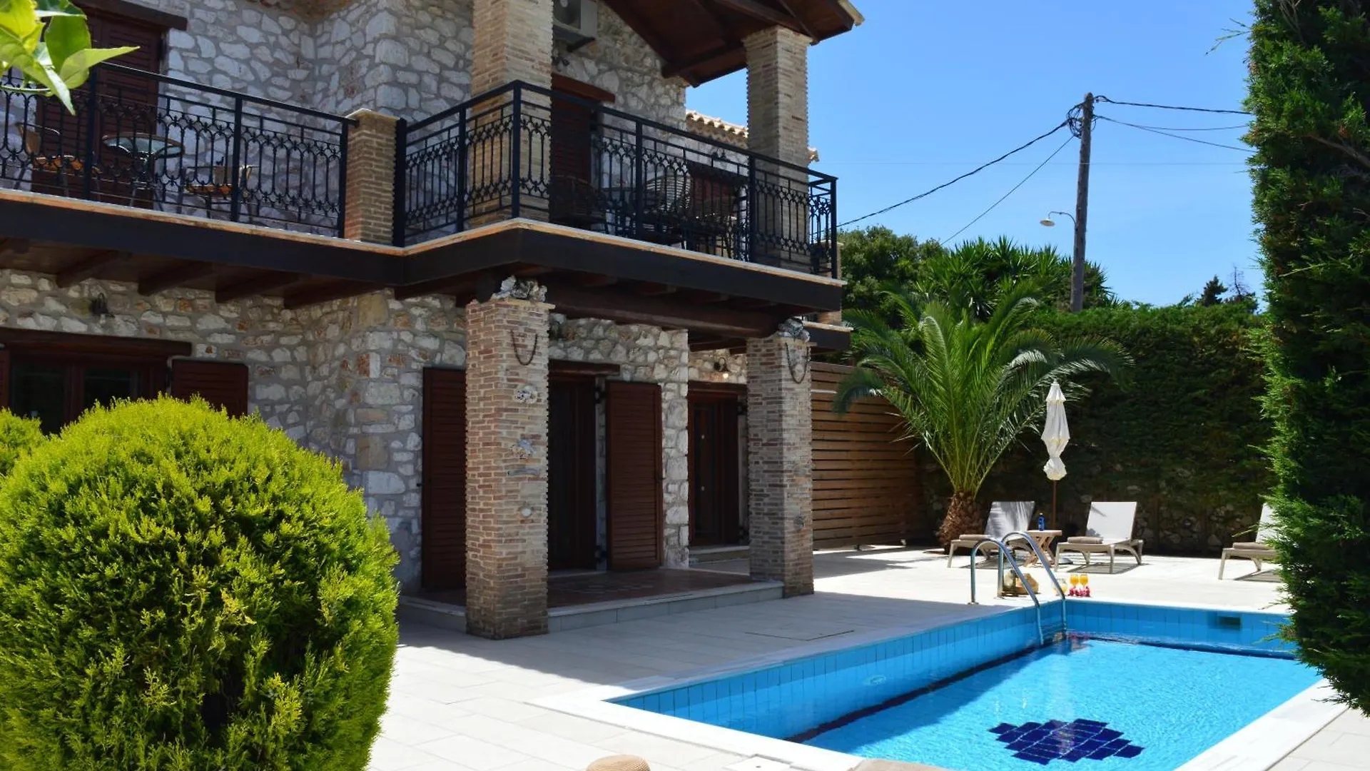 Julieta Stone Villa Antipata