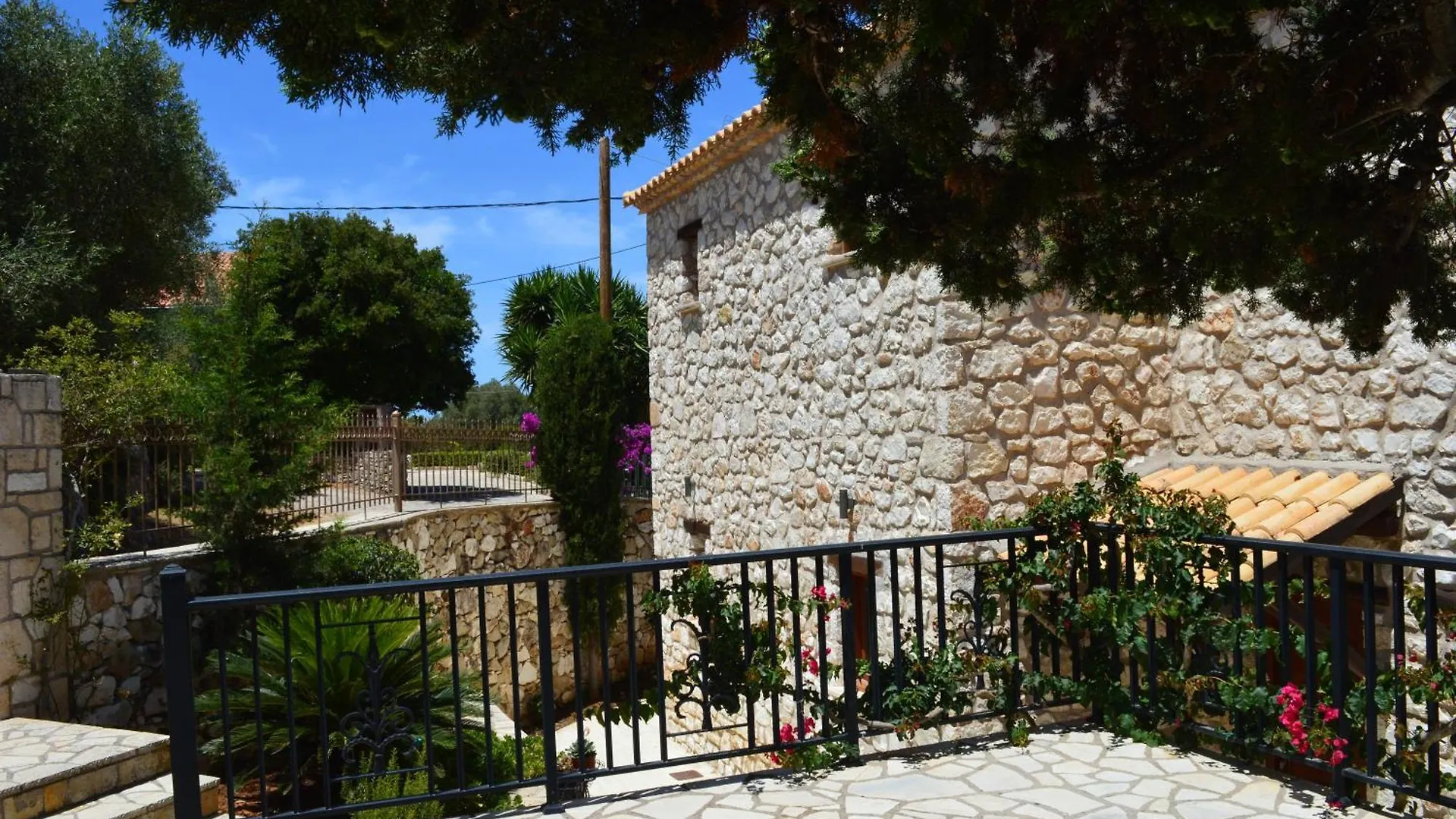 Julieta Stone Villa Antipata Antipata (Erisos)