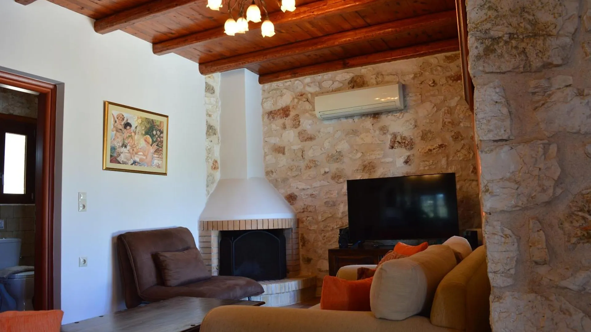 Julieta Stone Villa Antipata